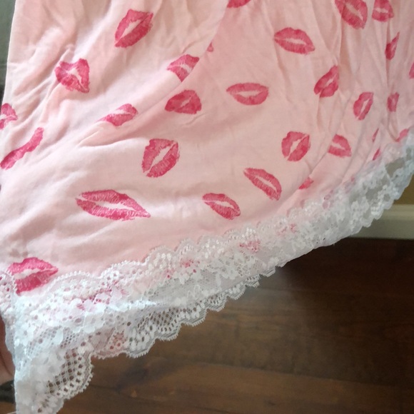 Brand new night gown - Picture 3 of 4